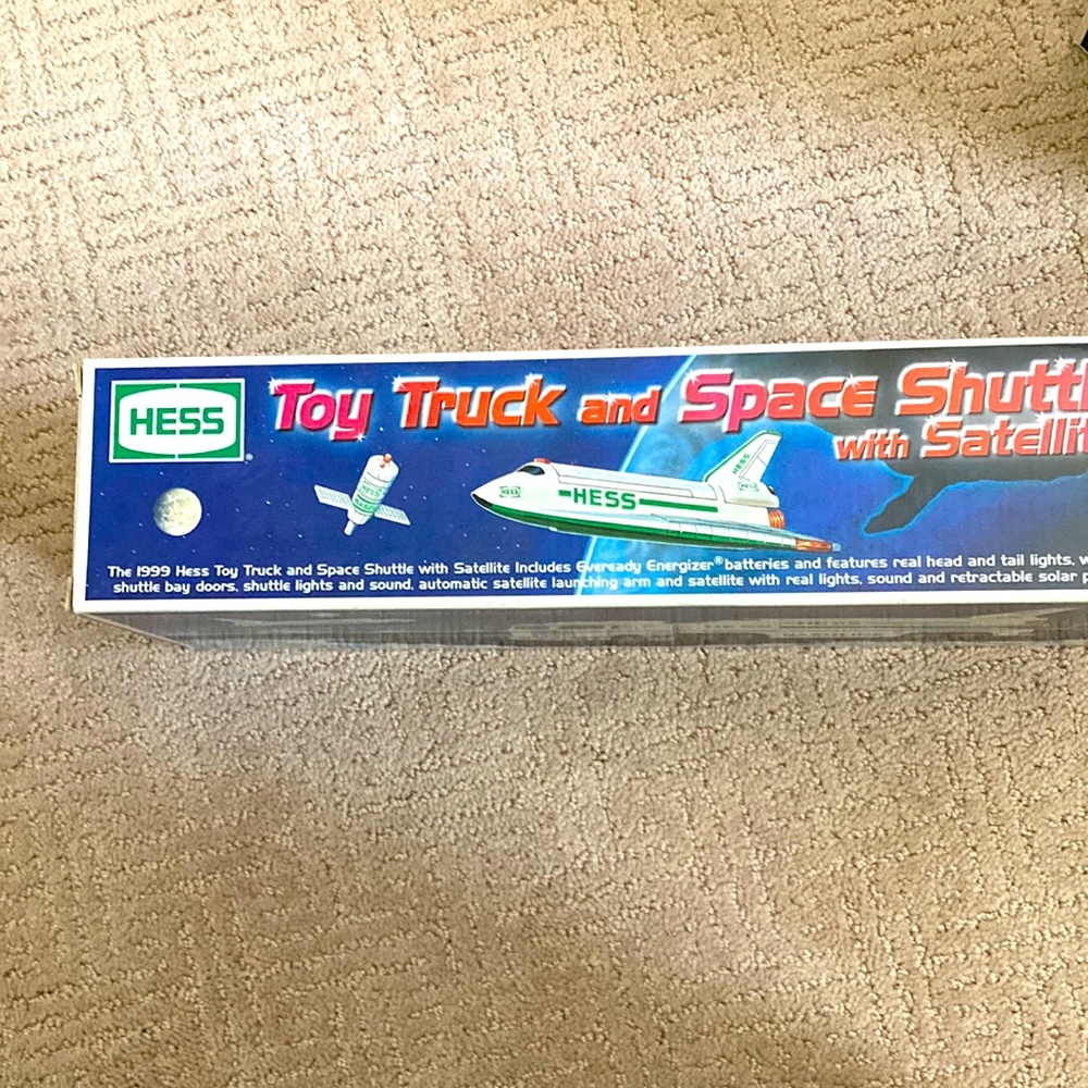 New 1999 Hess space shuttle with satellite